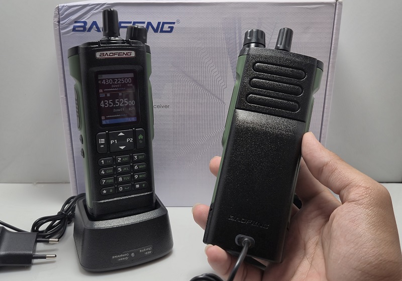 بیسیم باوفنگ UV 32